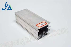 ایلومینیم دروازے کا فریم نکالا گیا۔